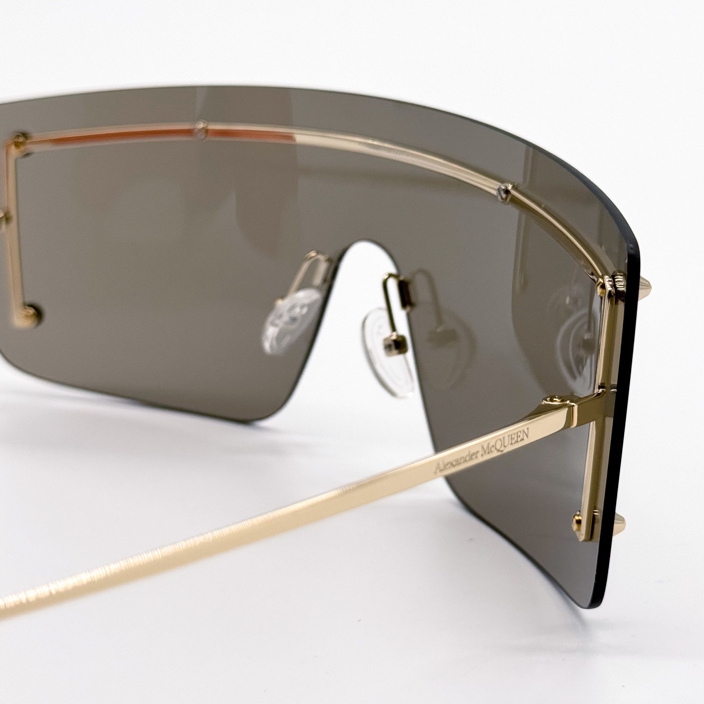 Alexander McQueen NEW ALEXANDER MCQUEEN AM0412S 002 SHIELD GOLD SUNGLASSES Size ONE SIZE - 6 Thumbnail