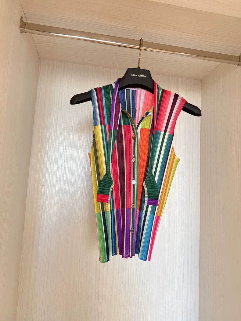 Issey Miyake Issey Miyake size:3 Rainbow-colored block tie button-down Size S / US 4 / IT 40 - 1 Thumbnail