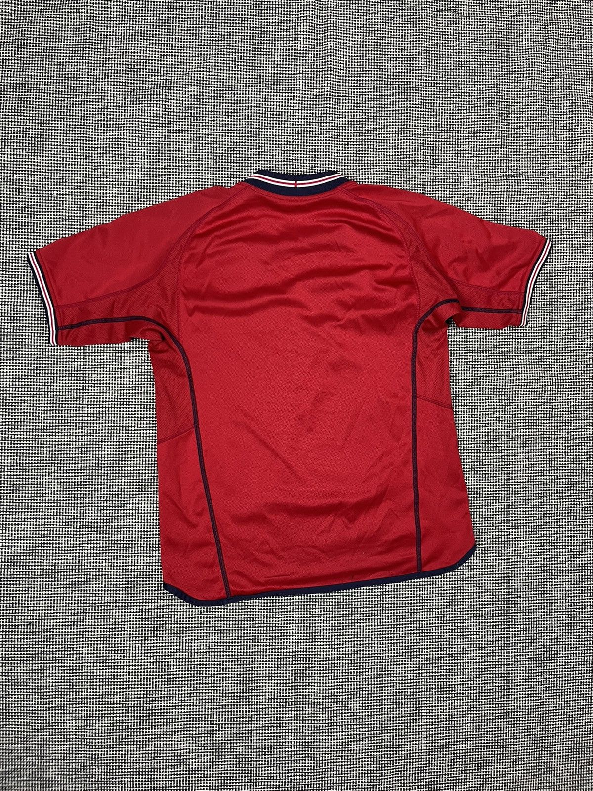 Umbro 2004 reversible umbro England national team soccer jersey Size US L / EU 52-54 / 3 - 4 Thumbnail