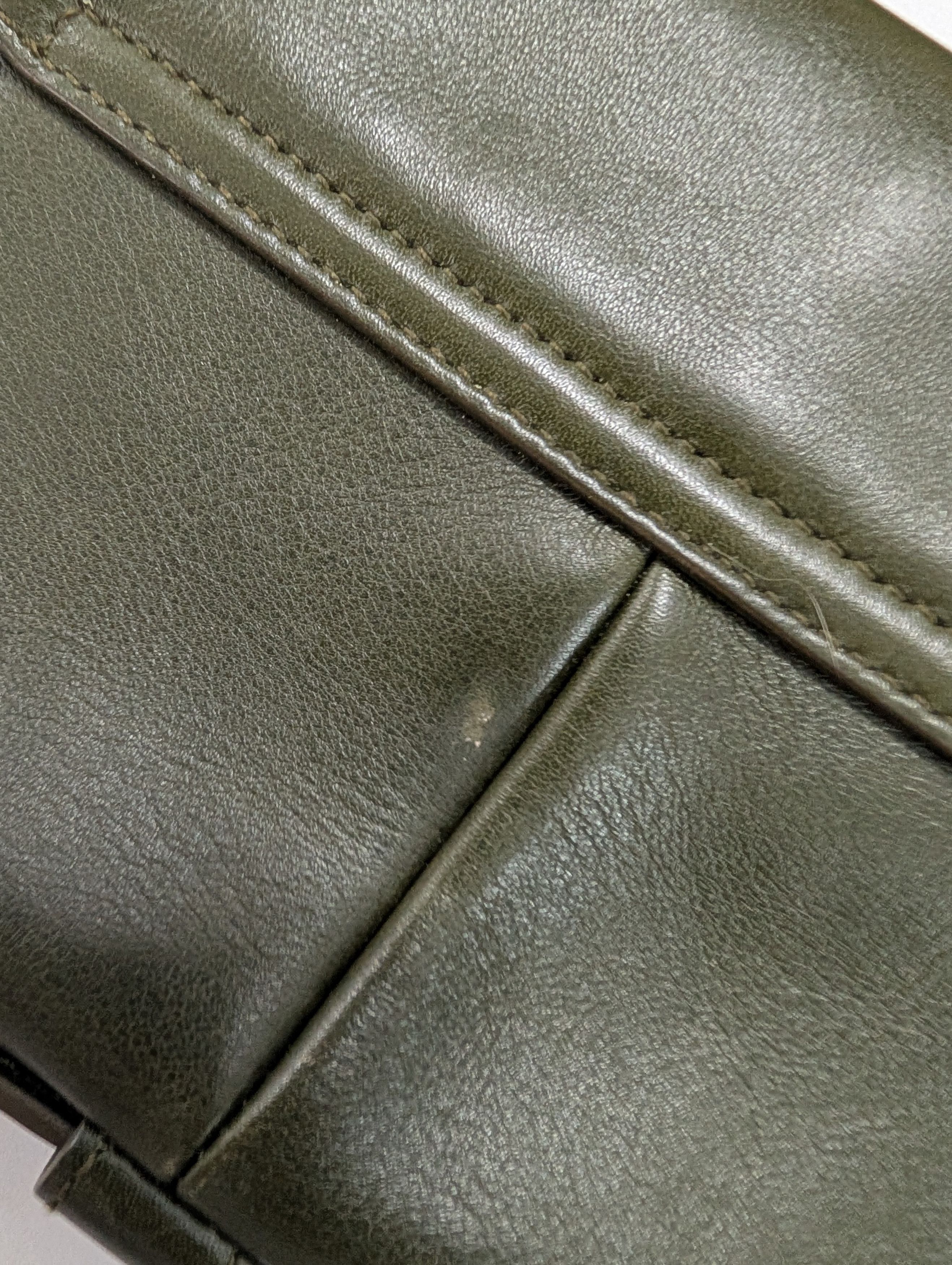 Yves Saint Laurent Yves Saint Laurnet Olive Green Leather Clutch Size ONE SIZE - 4 Thumbnail