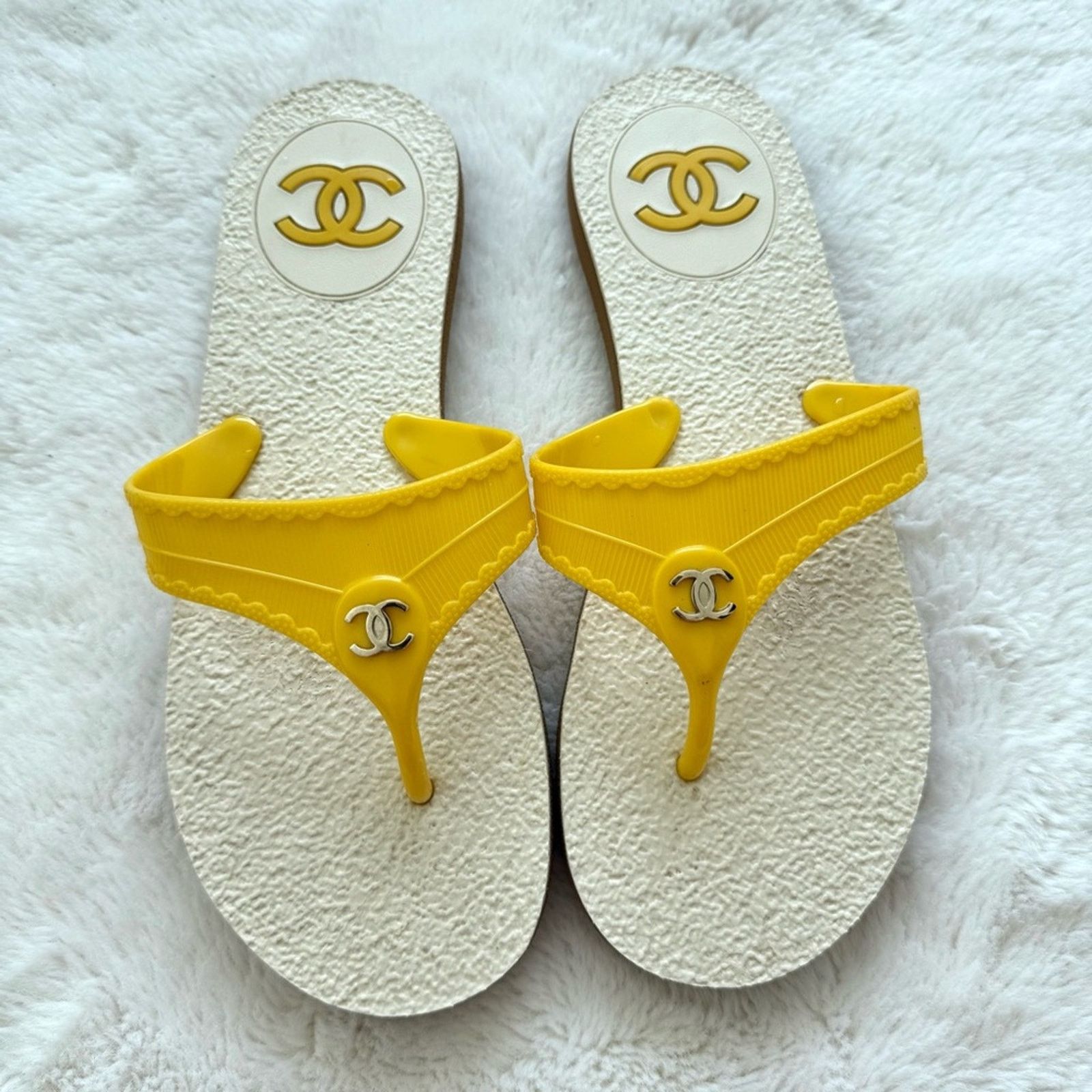 CHANEL yellow flip flops size 39 EU Authentic