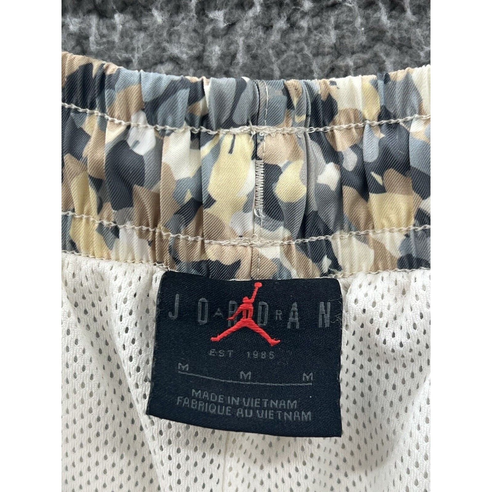 Jordan Brand Jordan Essentials Sail Poolside Shorts Sz. Medium FN4635-133 Size US 34 / EU 50 - 3 Thumbnail