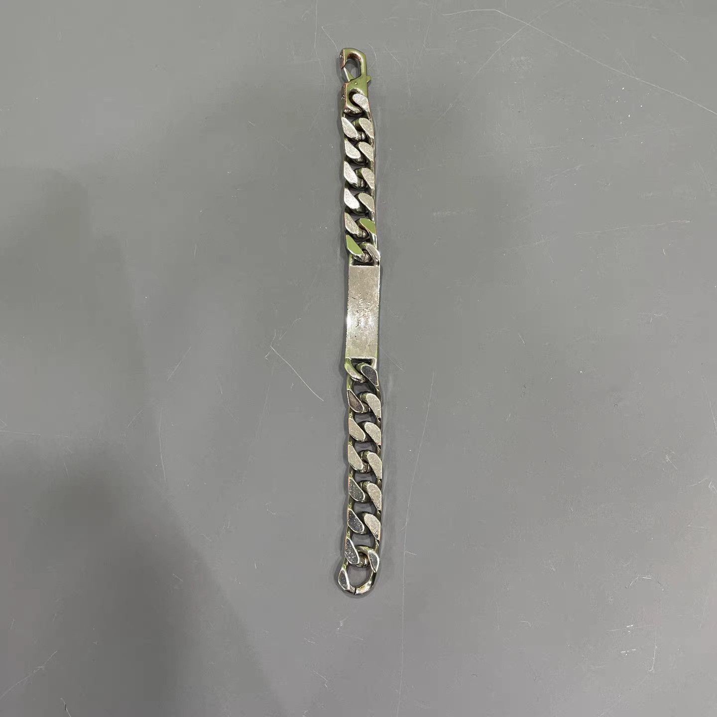 Louis Vuitton Louis Vuitton Engraved Pattern Cuban Chain Bracelet K15 Size ONE SIZE - 4 Thumbnail