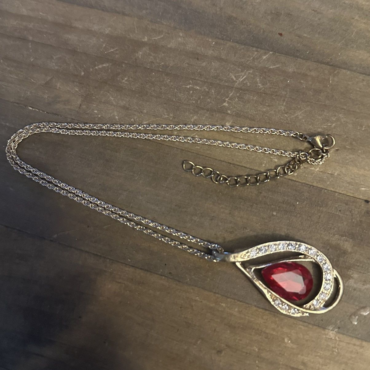 Other Gold tone red teardrop rhinestone pendant necklace Size ONE SIZE - 2 Thumbnail