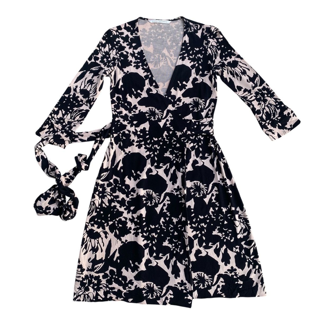 Diane von Furstenberg ‼️LAST DROP‼️Diane von Furstenberg Silk WrapDress Floral Print Size XS / US 0-2 / IT 36-38 - 13 Thumbnail