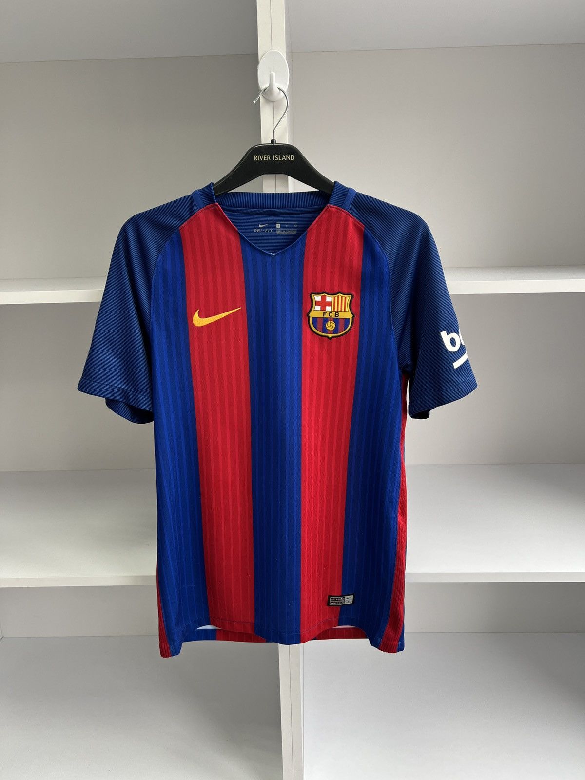 Nike × Vintage Vintage Barcelona Home 16/17 Jersey Size US S / EU 44-46 / 1 - 3 Thumbnail