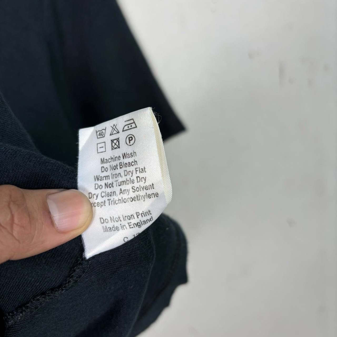 Burberry Vintage Burberry London Globe T-Shirt Made in England L Size L / US 10 / IT 46 - 6 Thumbnail