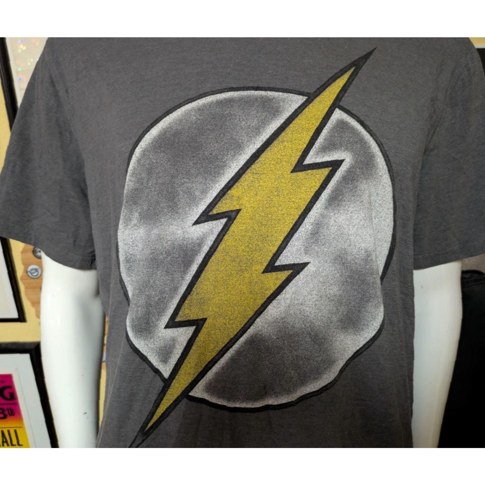 Under Armour Under Armour DC Comics The Flash Crimson Comet T Shirt XL Men Graphic Tee Short Sleeve Crew Neck Gray Cotton Blend Vintage? Size US XL / EU 56 / 4 - 2 Thumbnail