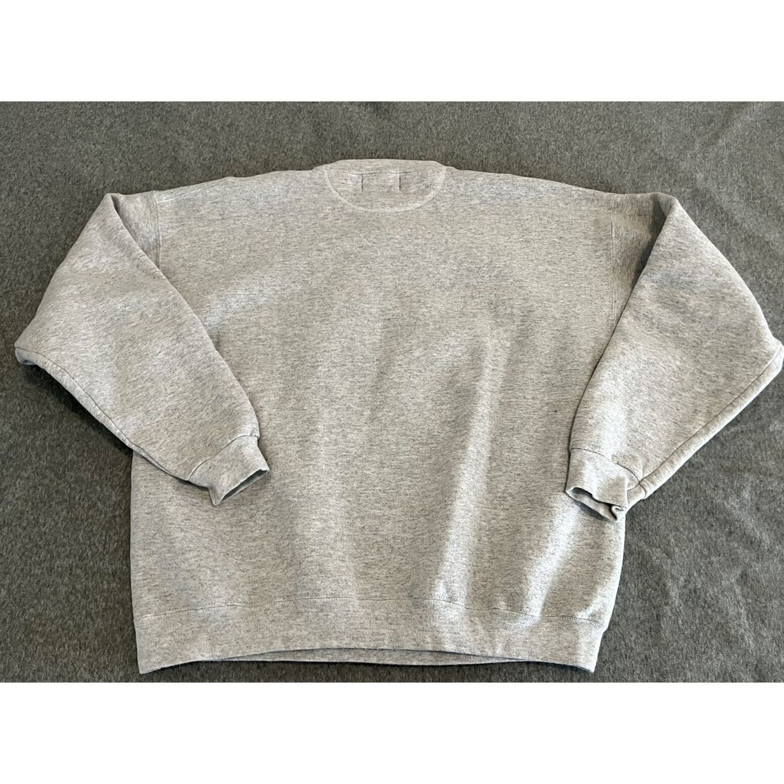 Tommy Hilfiger VINTAGE Tommy Hilfiger Crewneck Sweater 2XL Mens Gray Pullover F1 Racing Size XXL Made in USA Size US XXL / EU 58 / 5 - 5 Thumbnail