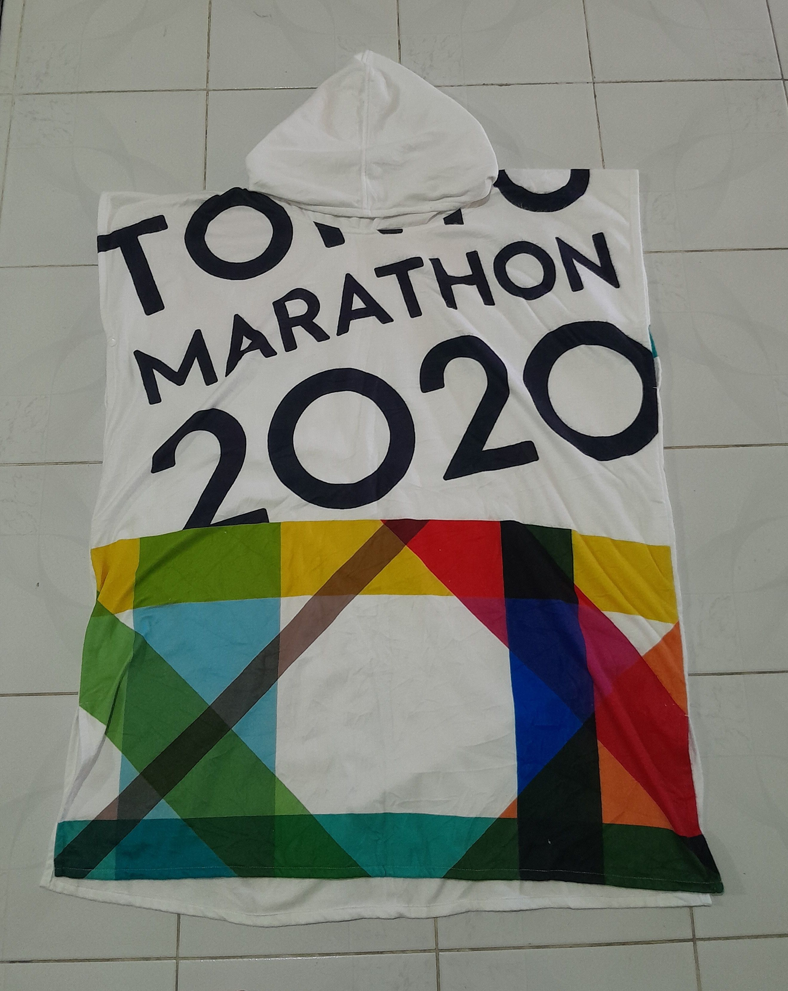 Asics ASICS Tokyo Marathon 2020 Finisher Hooded Poncho Towel OS Size US L / EU 52-54 / 3 - 1 Thumbnail