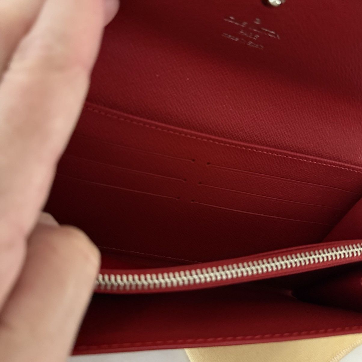 Louis Vuitton Louis Vuitton Epi Rouge / Red Sarah Textured Leather Wallet Size ONE SIZE - 12 Thumbnail