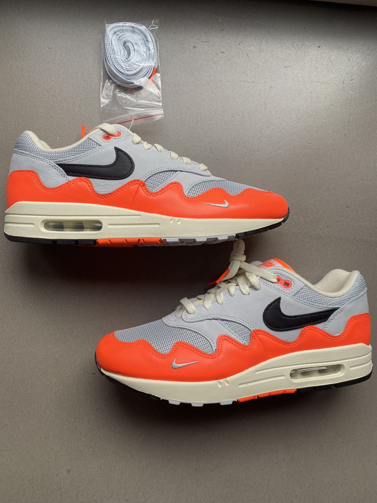 Nike × Patta Nike airmax 1 Patta Waves Hyper Crimson Pure Platinum Size US 11 / EU 44 - 1 Thumbnail