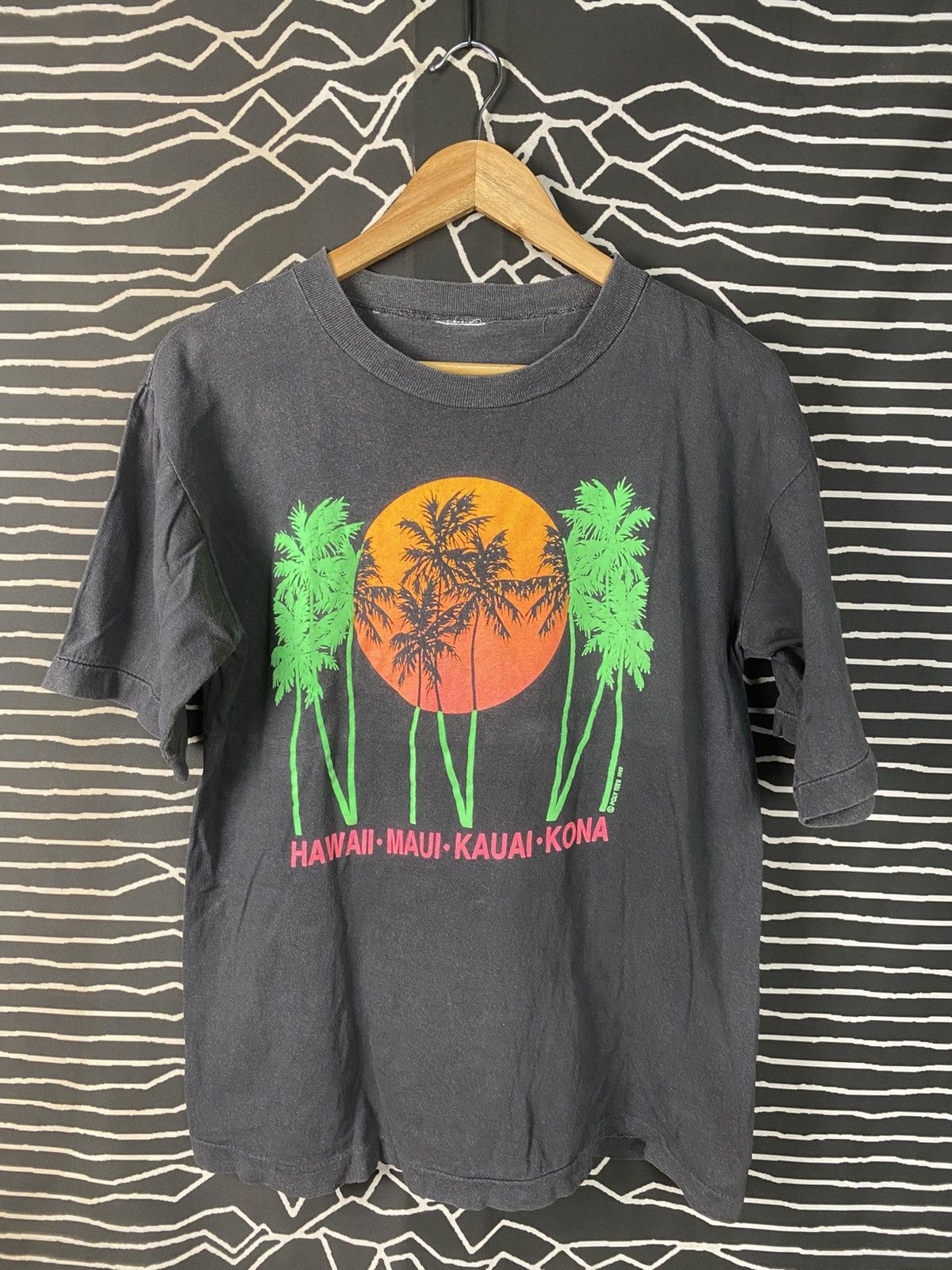 Vintage Vintage 1989 Poly Tees Hawaii Neon Sunset T-Shirt Size US M / EU 48-50 / 2 - 1 Thumbnail