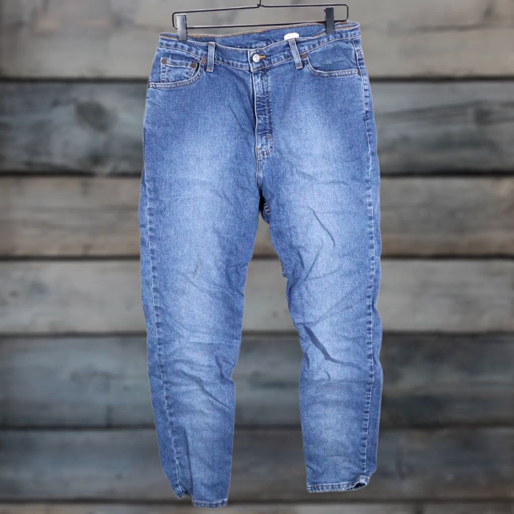 Levi's VINTAGE Levi's 512 Jeans Women's 16 MIS Slim Tapered Leg Denim USA Tag Blue 30.5 Inseam 33/30.5 High Rise Medium Wash 2000s Mens? Size 38" / US 16 / IT 52 - 1 Thumbnail