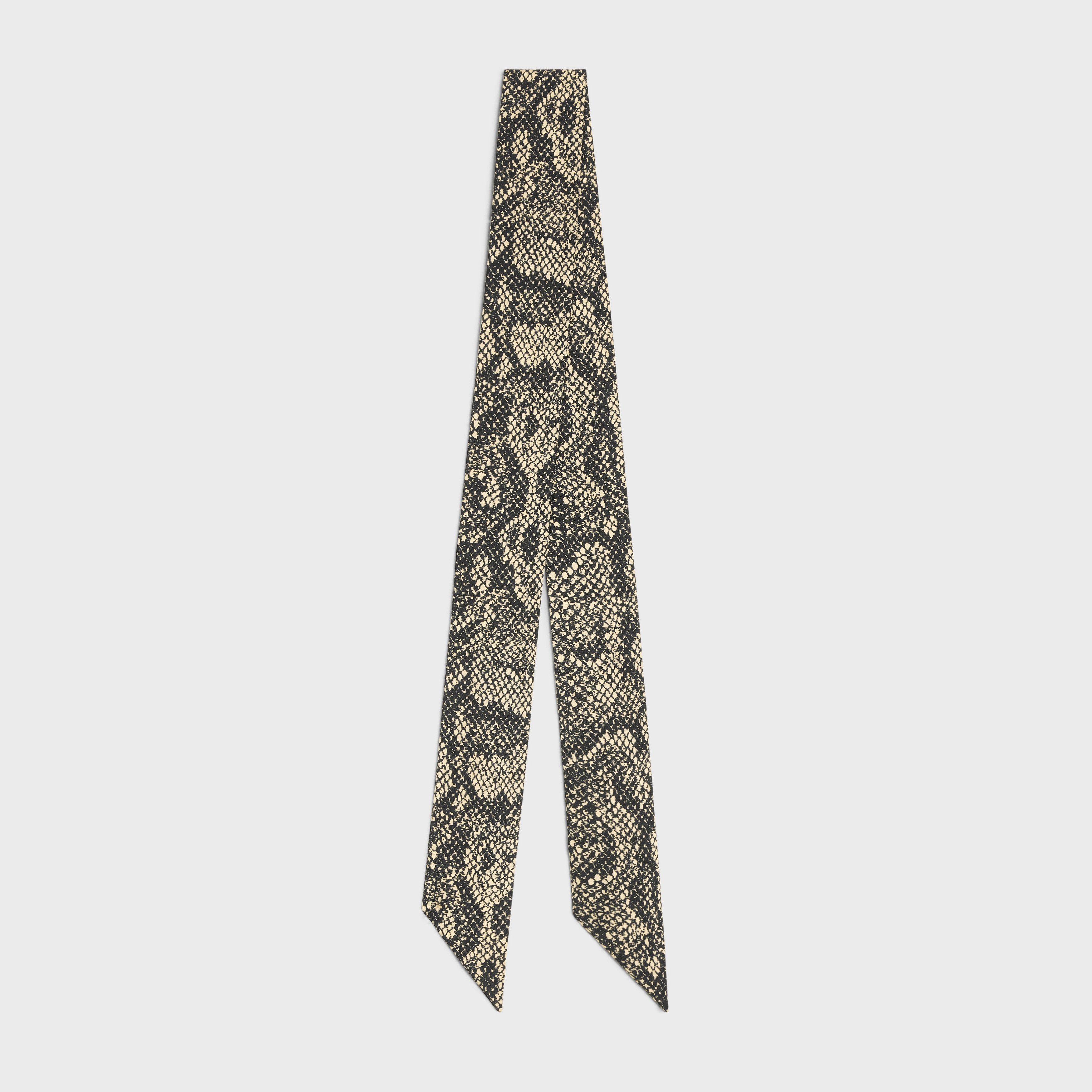 o1bcso1str1024 Size: OS / Lavallière Scarf in Black/Beige