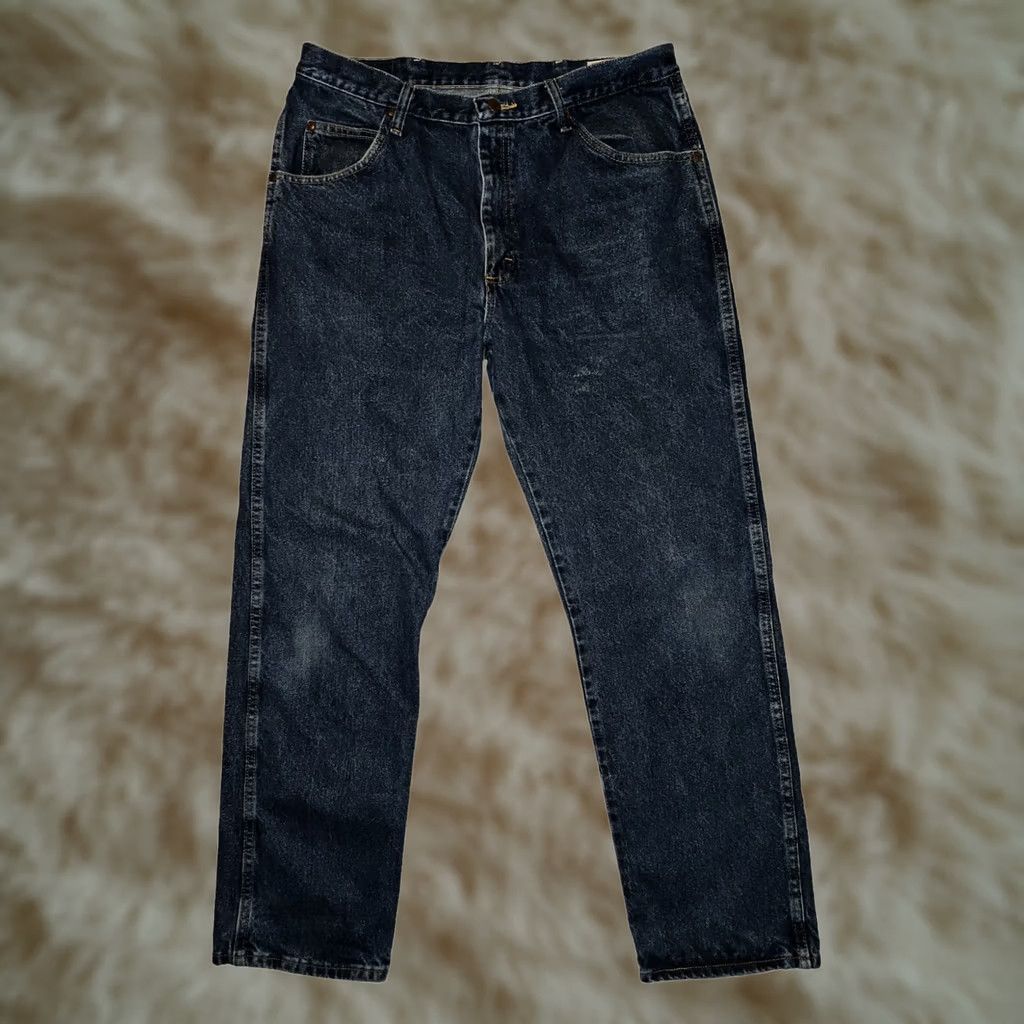 Wrangler Focus: Specifically states "Wrangler Jeans Mens" for immediate relevance Size US 36 / EU 52 - 1 Thumbnail