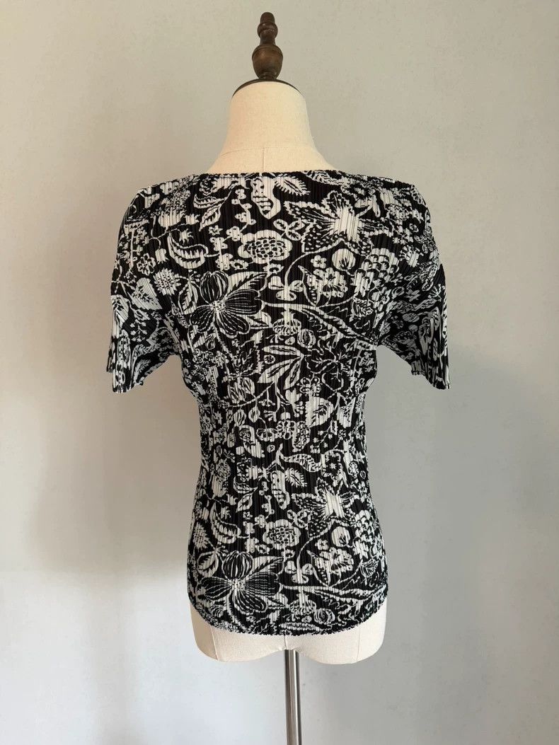 Issey Miyake Issey Miyake size:3 A black and grey plant and floral top Size XS / US 0-2 / IT 36-38 - 3 Thumbnail