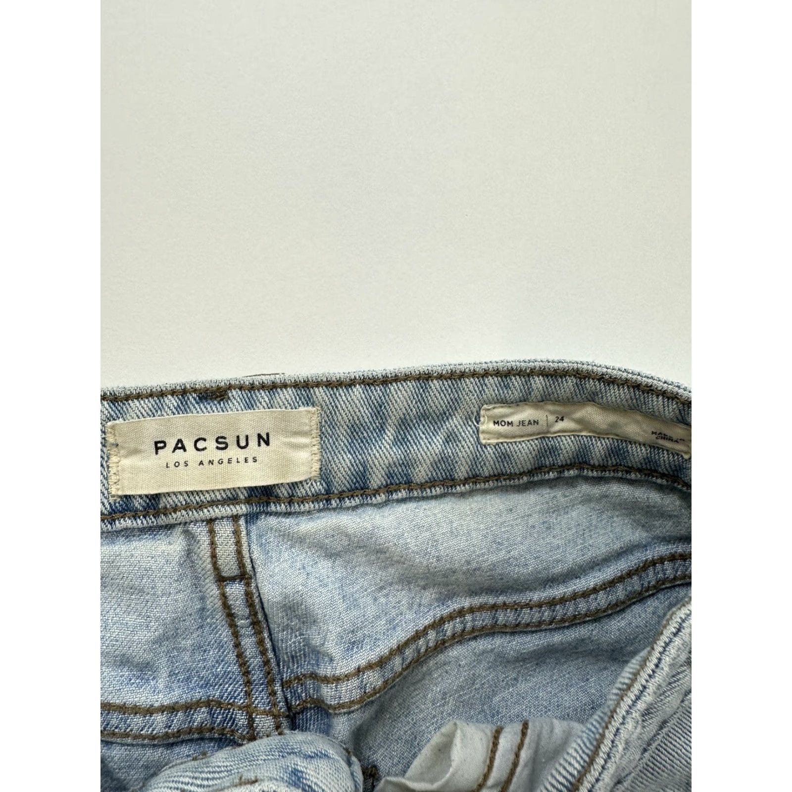 Pacsun VINTAGE PacSun Mom Jeans Blue Light Wash 24 Women Jeans Solid Acid Wash Button Zipper Size 42" / US 20 - 6 Thumbnail