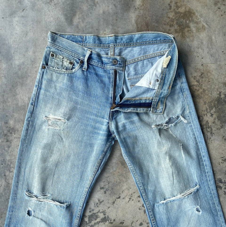 Levi's Vintage Clothing VINTAGE LEVIS 537 FLARED DISTRESSED ANKLE CUT LIGHTWASH Size US 31 - 6 Thumbnail