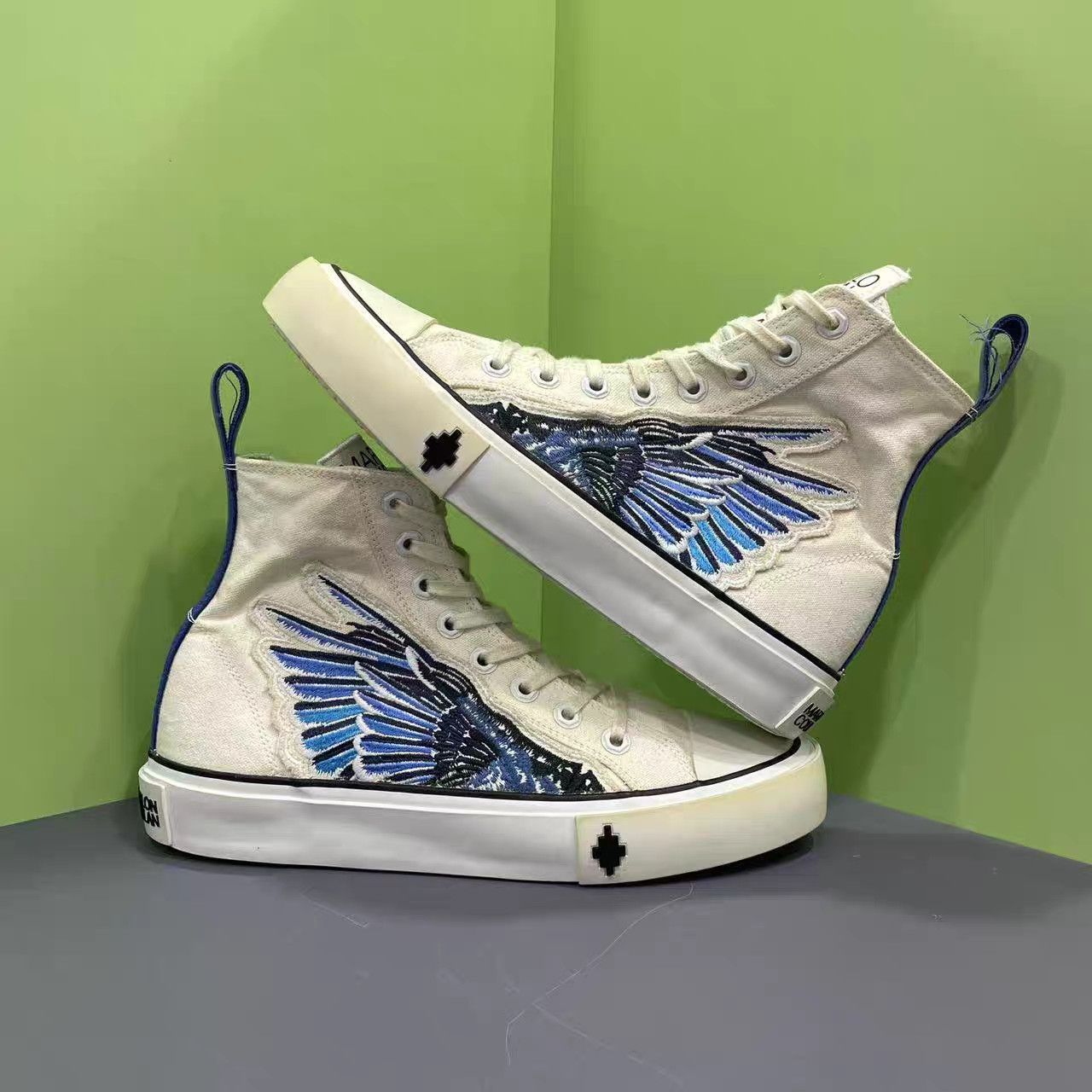 Marcelo Burlon Marcelo Burlon MB White & Blue Wings Sneakers K15 Size US 8 / EU 41 - 4 Thumbnail
