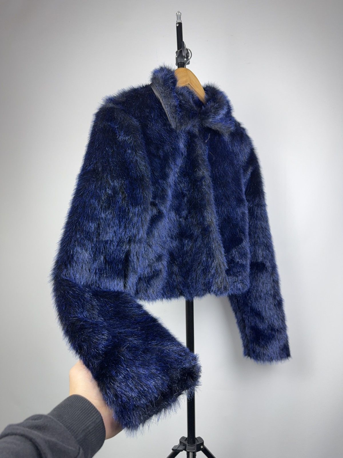 Japanese Brand Avant Garde Japanese Y2K Blue Fluffy Faux Fur Cropped Jacket Size L / US 10 / IT 46 - 6 Thumbnail