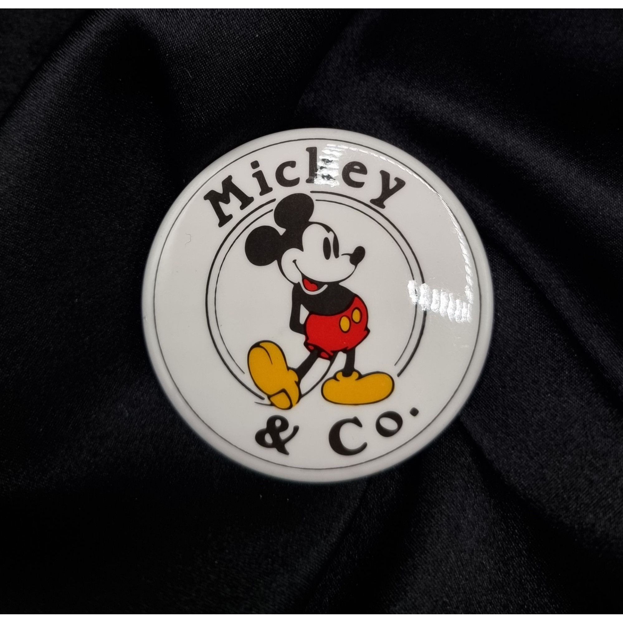 Disney Vintage Mickey & Co. Disney Signed Late 90s-Early 2000s Pin Size ONE SIZE - 1 Thumbnail