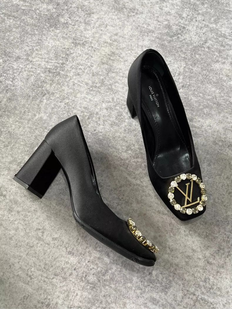 Louis Vuitton Louis Vuitton Diamond logo satin heels Size US 6 / IT 36 - 2 Thumbnail