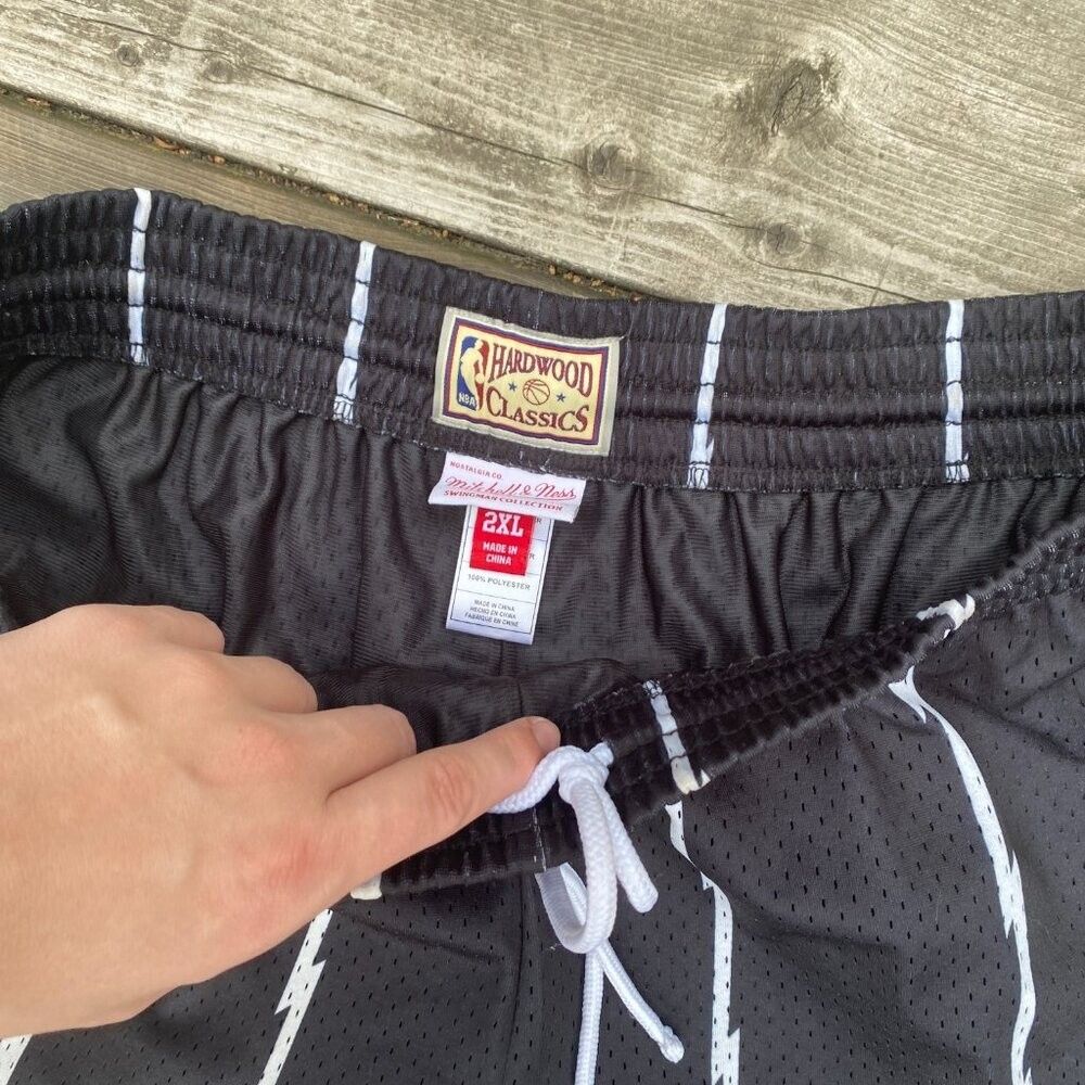 Mitchell & Ness Vintage Mitchell & Ness NBA Toronto Raptors Shorts Basketba Size US 40 / EU 56 - 3 Thumbnail