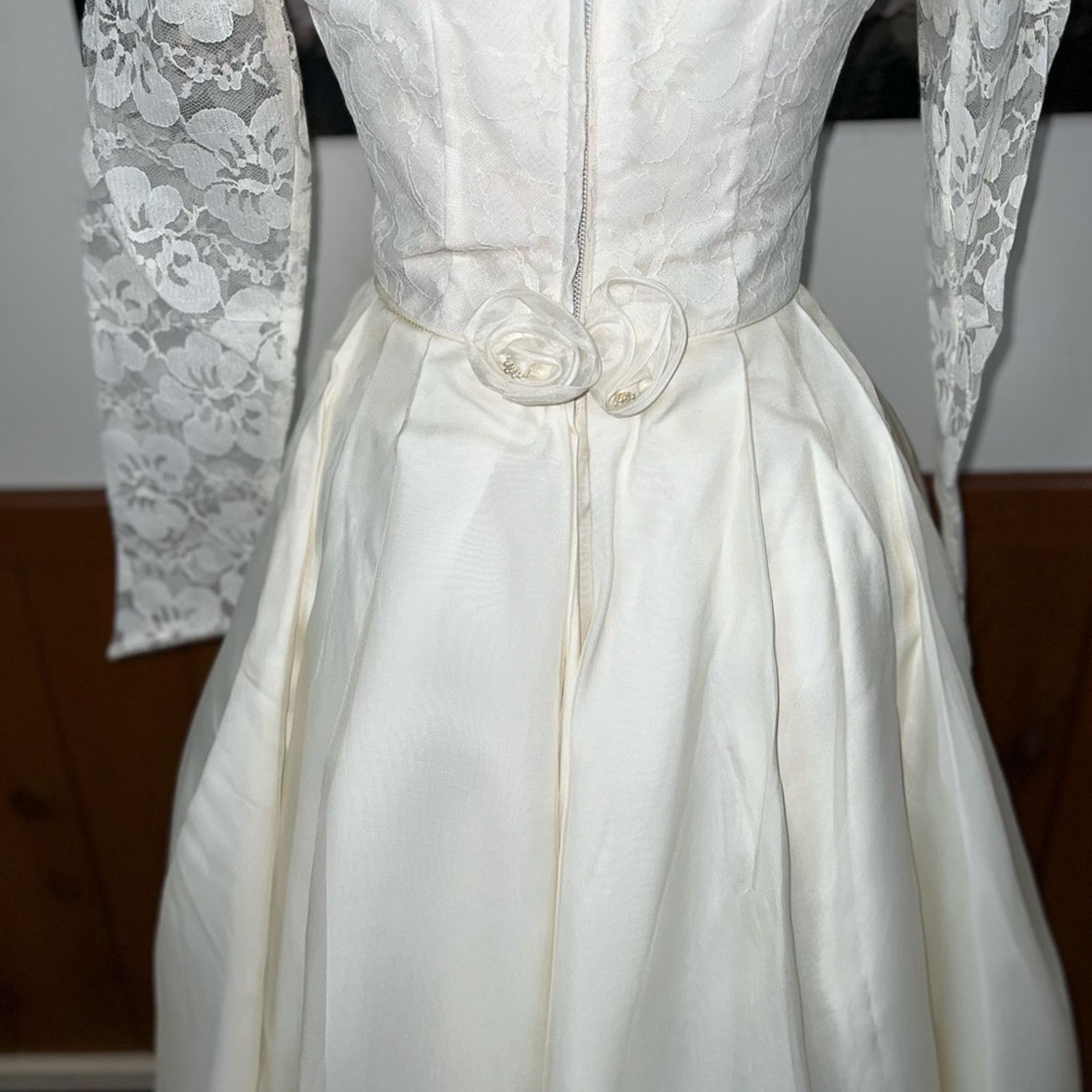 Vintage Stunning Vintage 1950s Silk Wedding Gown & Crown! Size M / US 6-8 / IT 42-44 - 6 Thumbnail