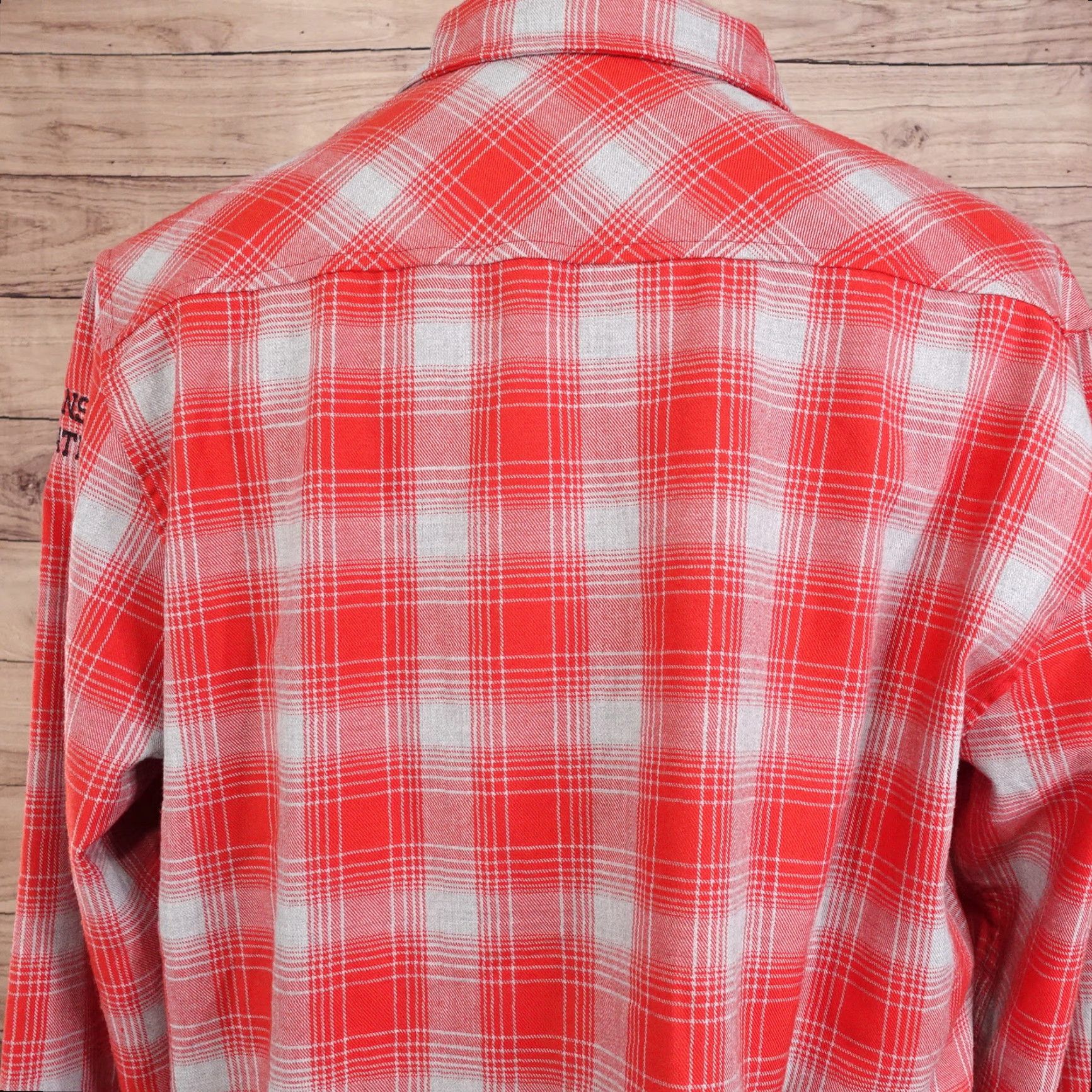 Under Armour UNDER ARMOUR Red Plaid Button-Up Shirt Mens L Size US L / EU 52-54 / 3 - 6 Thumbnail