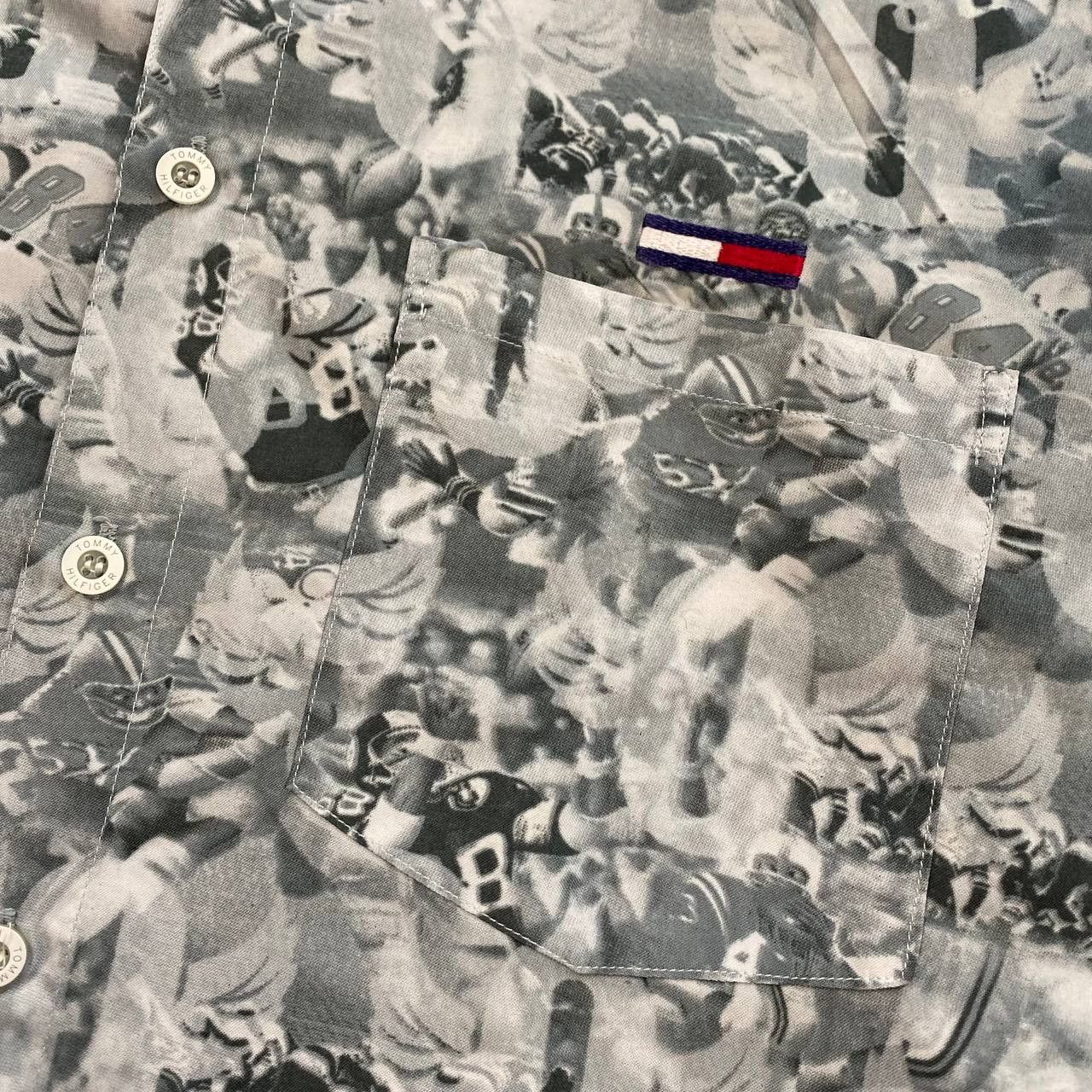 Tommy Hilfiger VERY RARE VINTAGE 90S TOMMY HILFIGER SHIRT FOOTBALL PRINT Size US L / EU 52-54 / 3 - 3 Thumbnail