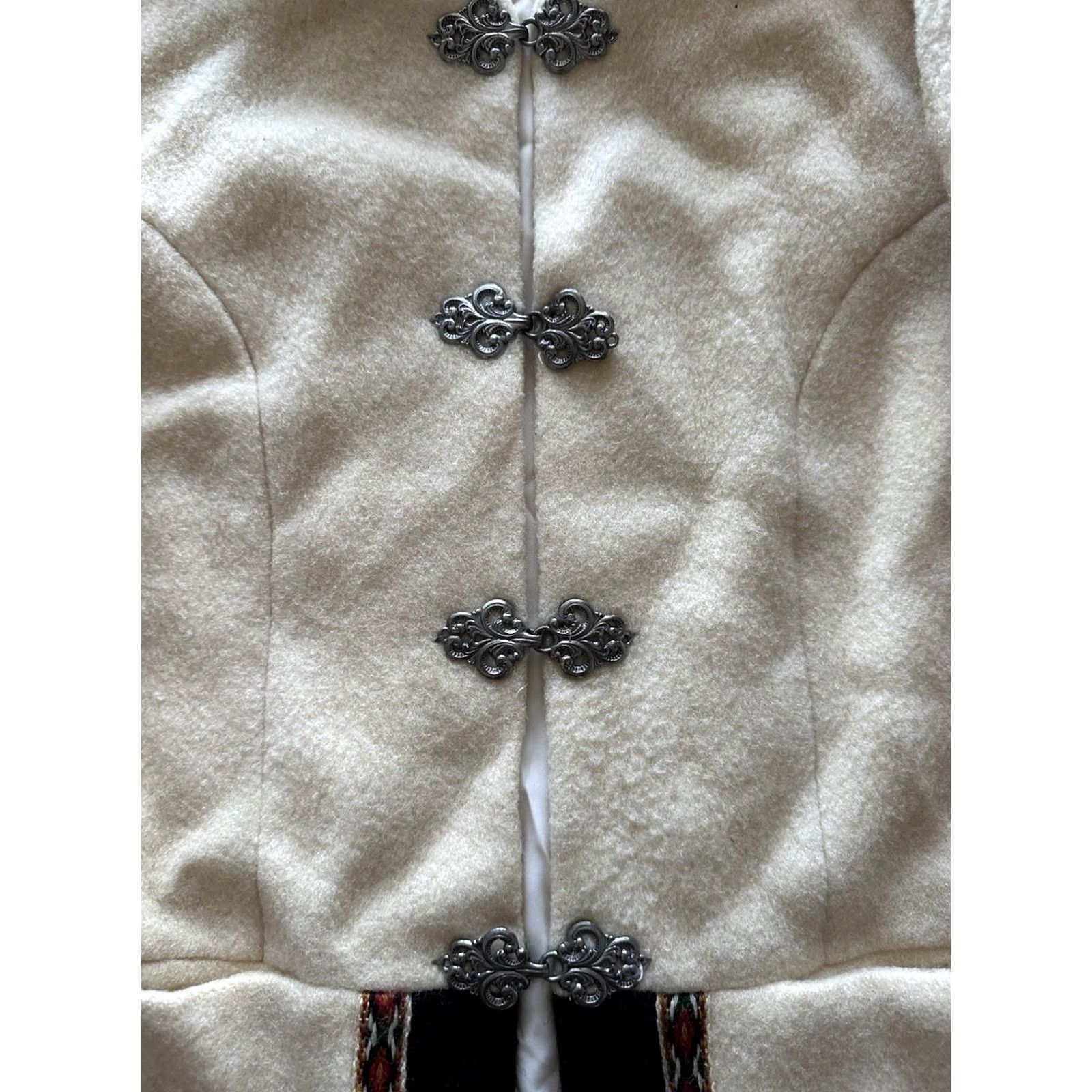 Vintage VINTAGE Evebofoss Firda Nordic Wool Sweater Cardigan Jacket Pewter Clasps Norway Jacket Womens S Ivory Cream Red Green Size S / US 4 / IT 40 - 3 Thumbnail
