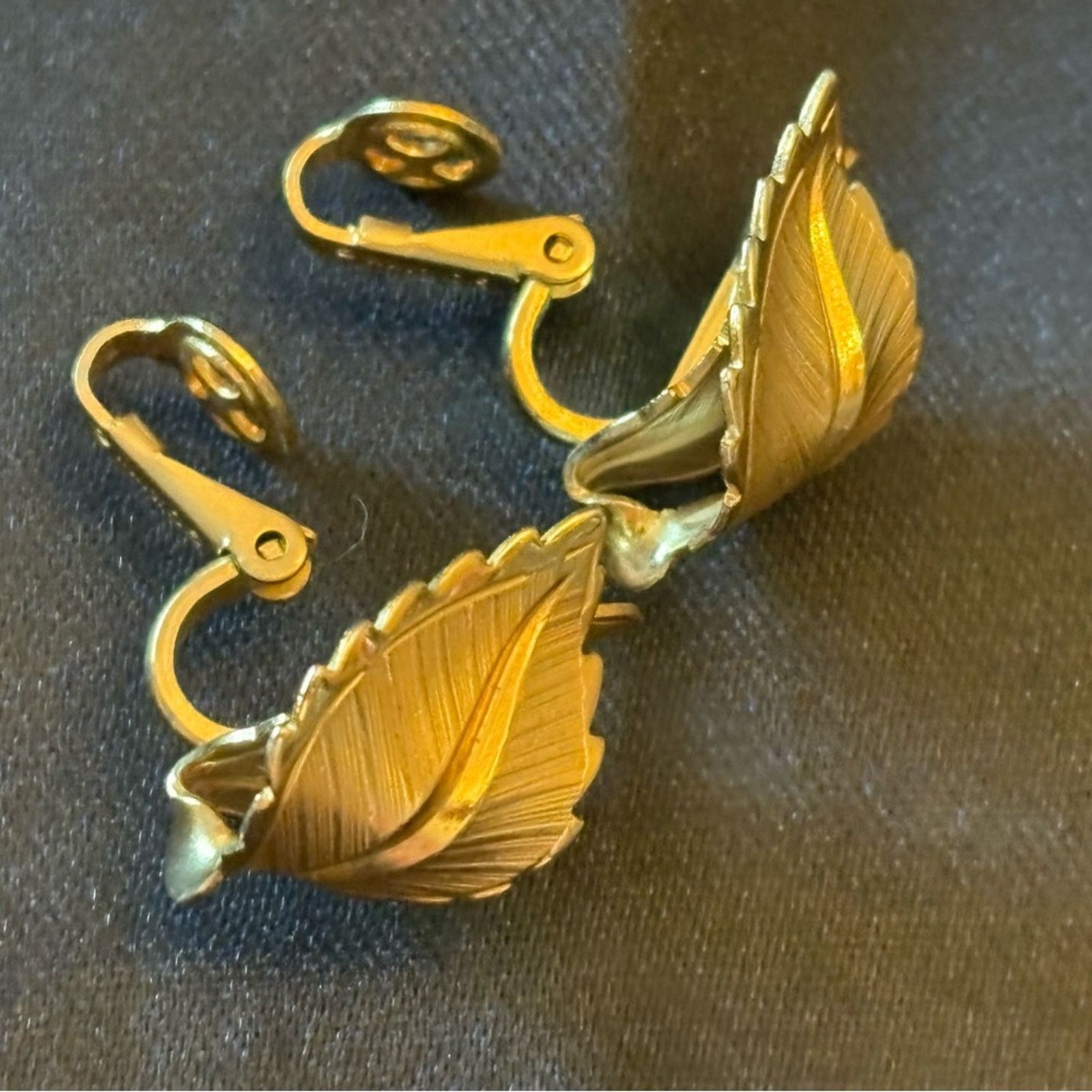 Other Vintage Signed GIOVANNI Double Leaf CLIP ON Earrings Size ONE SIZE - 7 Thumbnail