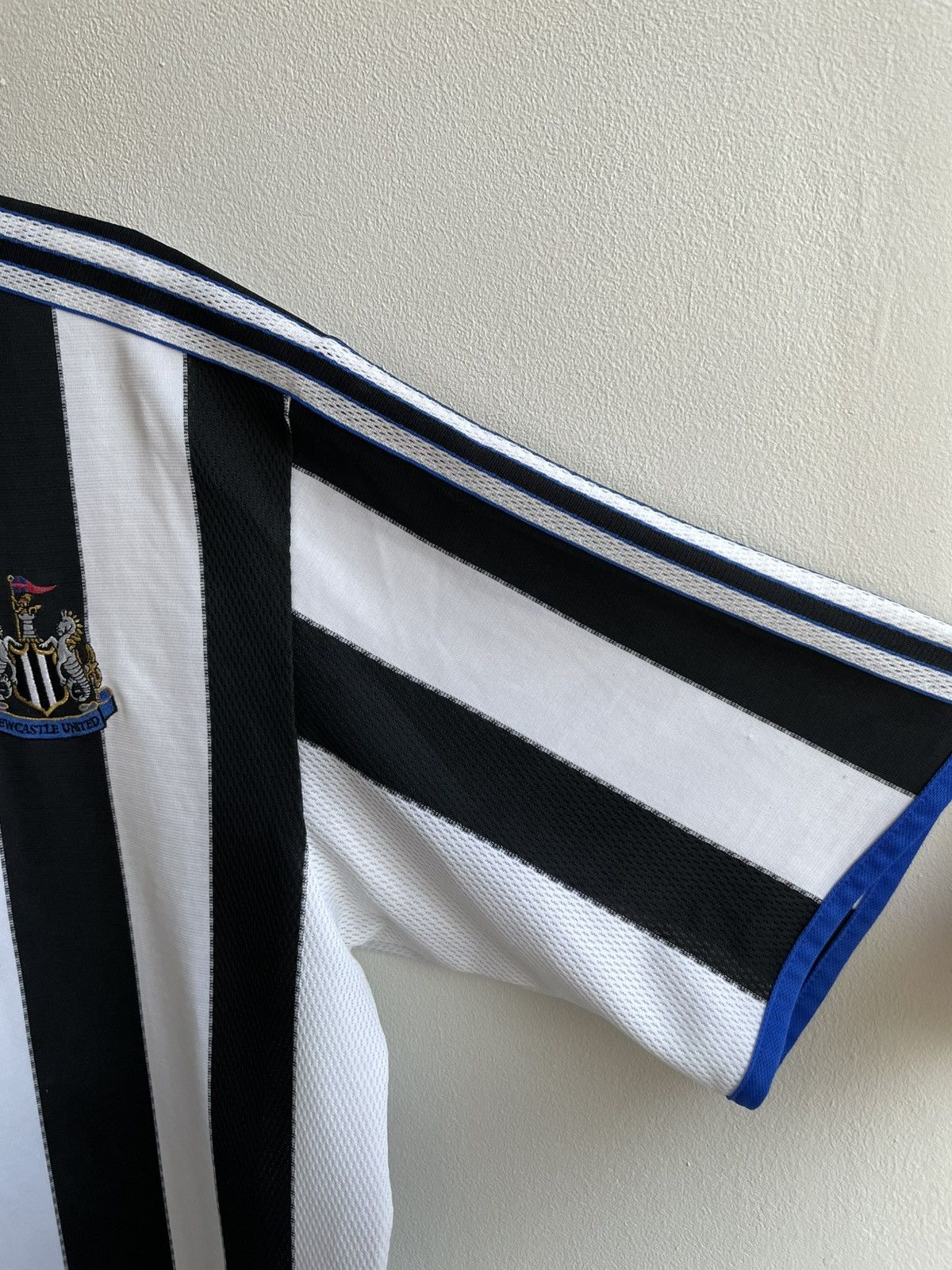 Adidas NEWCASTLE UNITED 1999 2000 HOME FOOTBAL SHIRT SOCCER JERSEY Size US XL / EU 56 / 4 - 11 Thumbnail