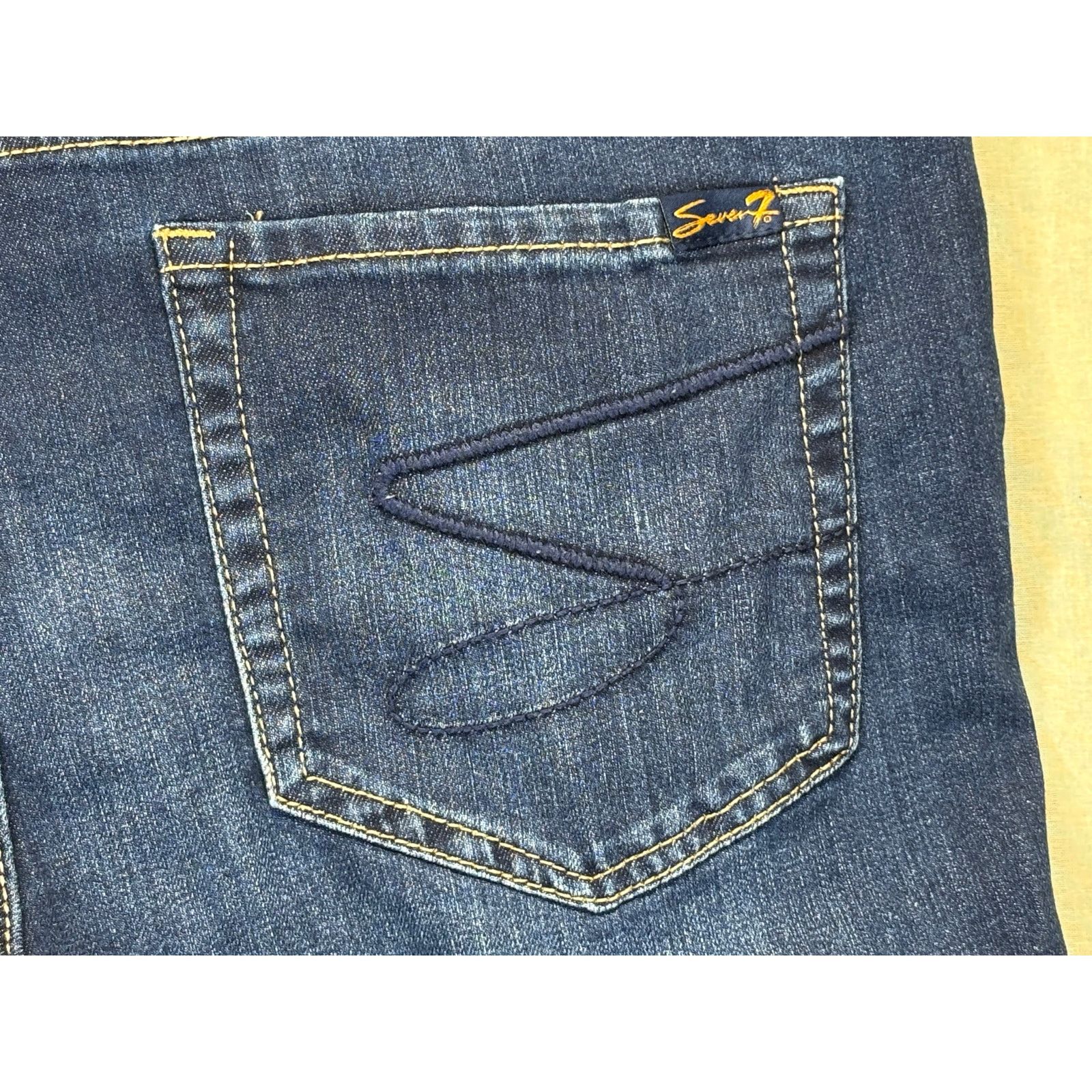 7 For All Mankind 7 For All Mankind Denim Shorts dark wash size 14 Size 36" / US 14 / IT 50 - 11 Thumbnail