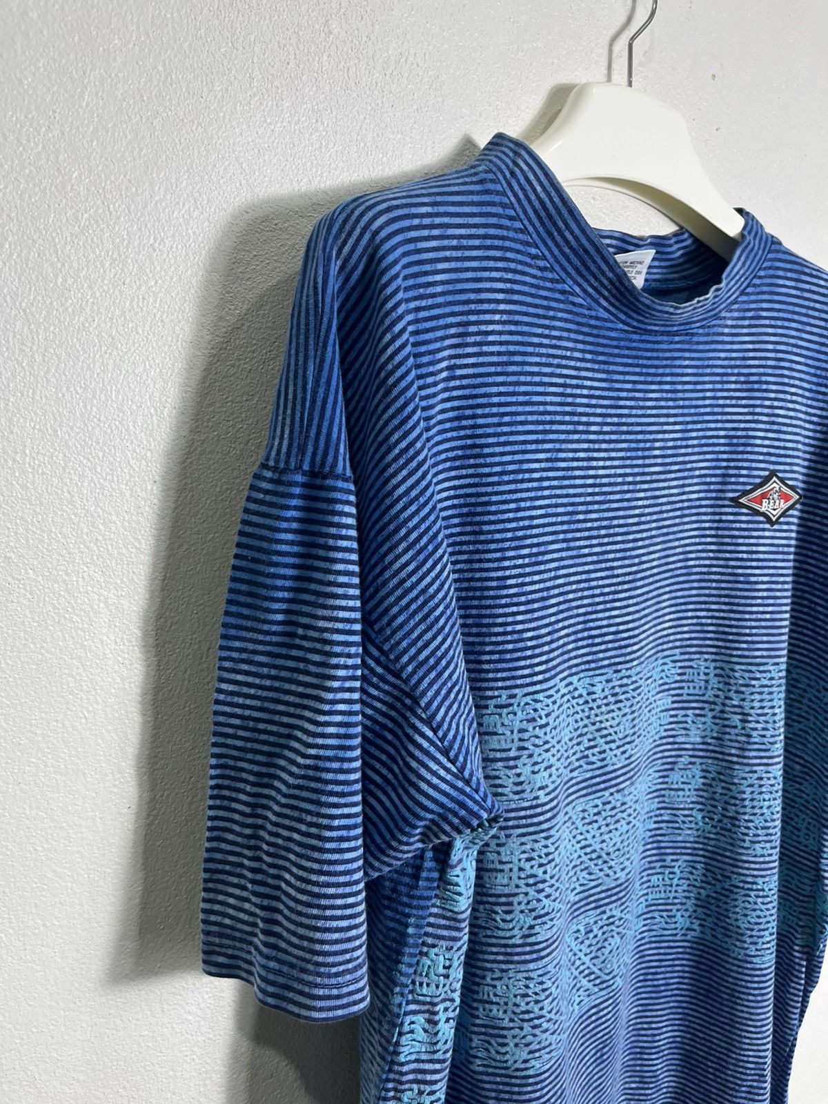 Vintage VINTAGE 90s Bear Surfing Tribal Tshirt Size US L / EU 52-54 / 3 - 7 Thumbnail