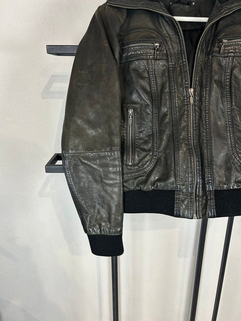Vintage Black Leather Jacket Cropped Ribbed Hem Vintage Biker Style Size US S / EU 44-46 / 1 - 3 Thumbnail