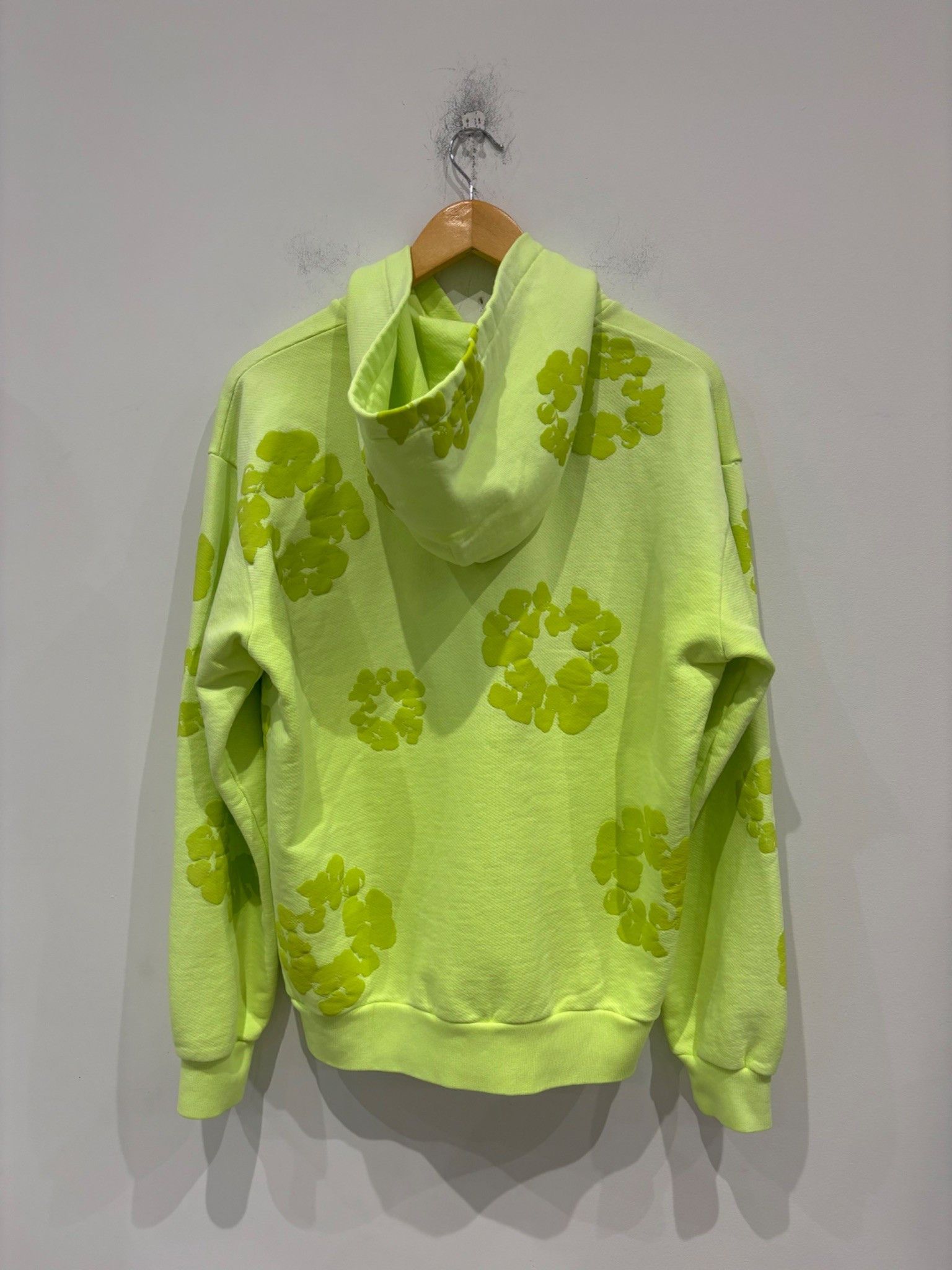 DENIM TEARS Denim Tears Mono Cotton Wreath Hoodie Neon Green Size US S / EU 44-46 / 1 - 5 Thumbnail