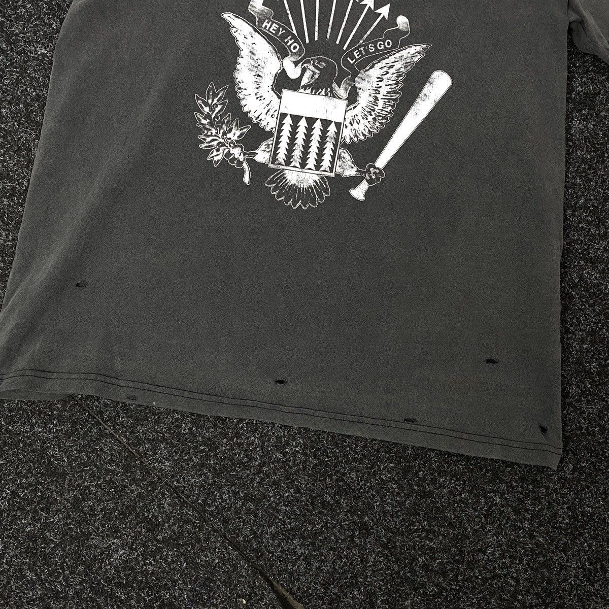 Band Tees RAMONES VINTAGE DISTRESSED T-SHIRT Y2K Size US M / EU 48-50 / 2 - 4 Thumbnail
