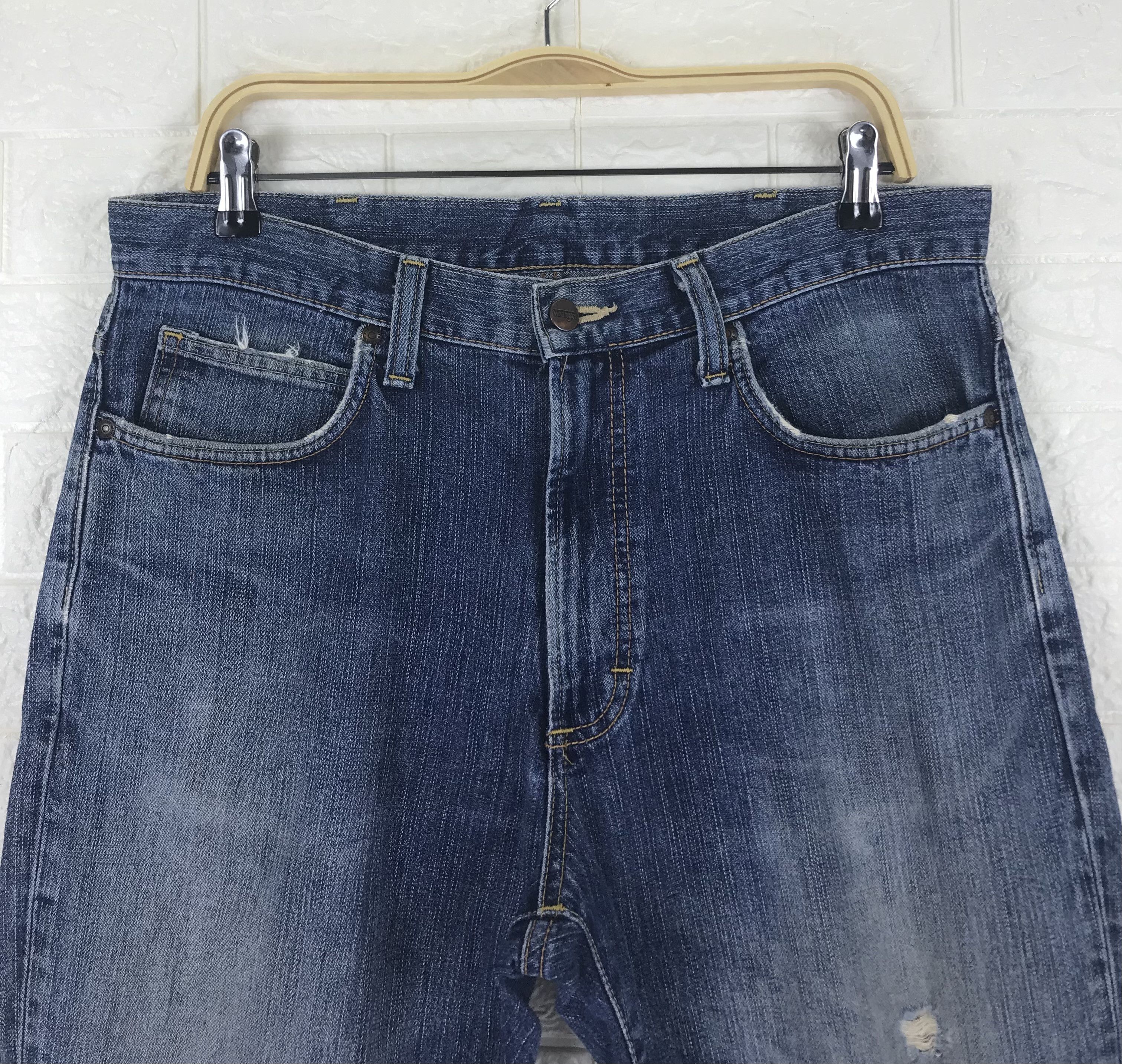 Wrangler Vintage Wrangler Blue Wash Distressed Jeans Size US 34 / EU 50 - 2 Thumbnail