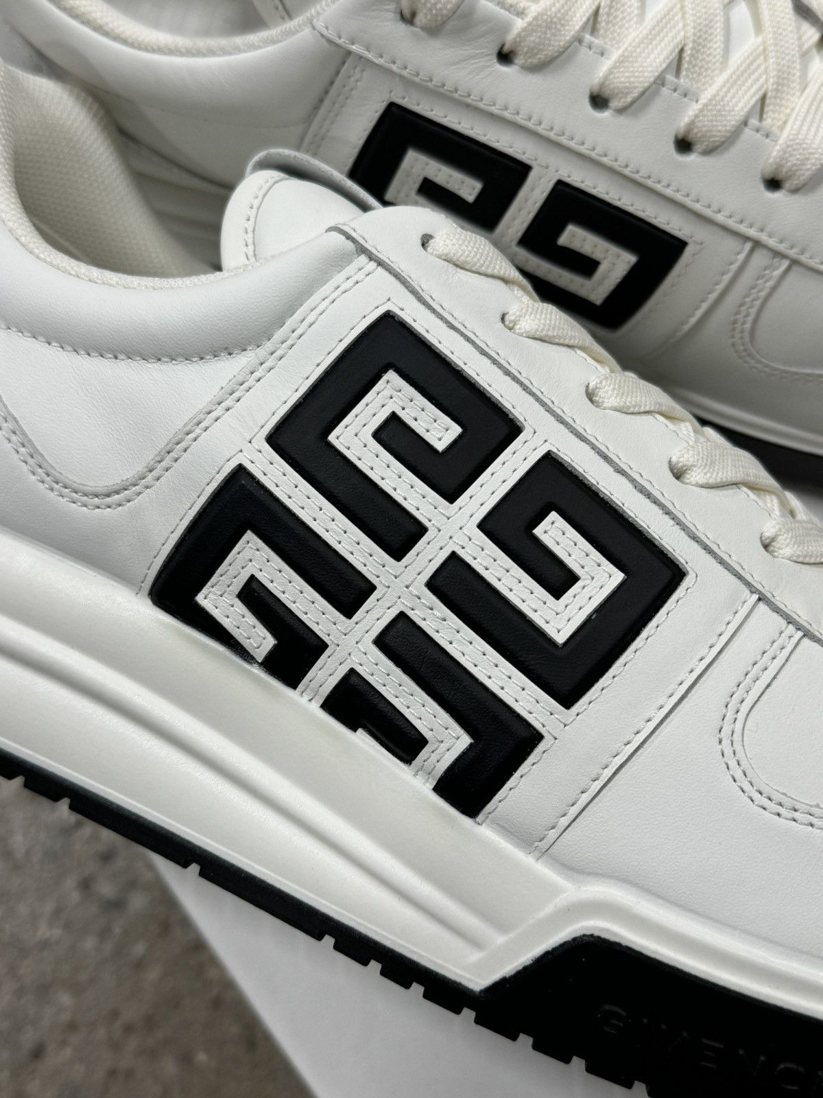 Givenchy Givenchy G4 Leather Sneaker NEW 900$ Size US 10 / EU 43 - 2 Thumbnail