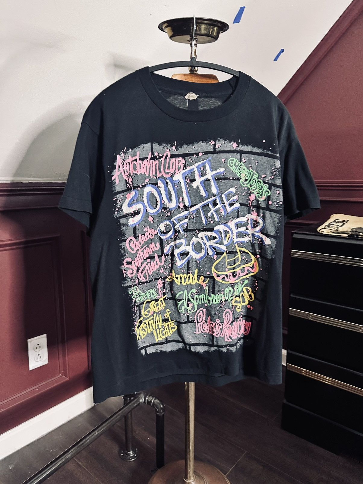 Vintage SOUTH OF THE BORDER 90s single stitch Screen Stars t-shirt Size US L / EU 52-54 / 3 - 1 Thumbnail