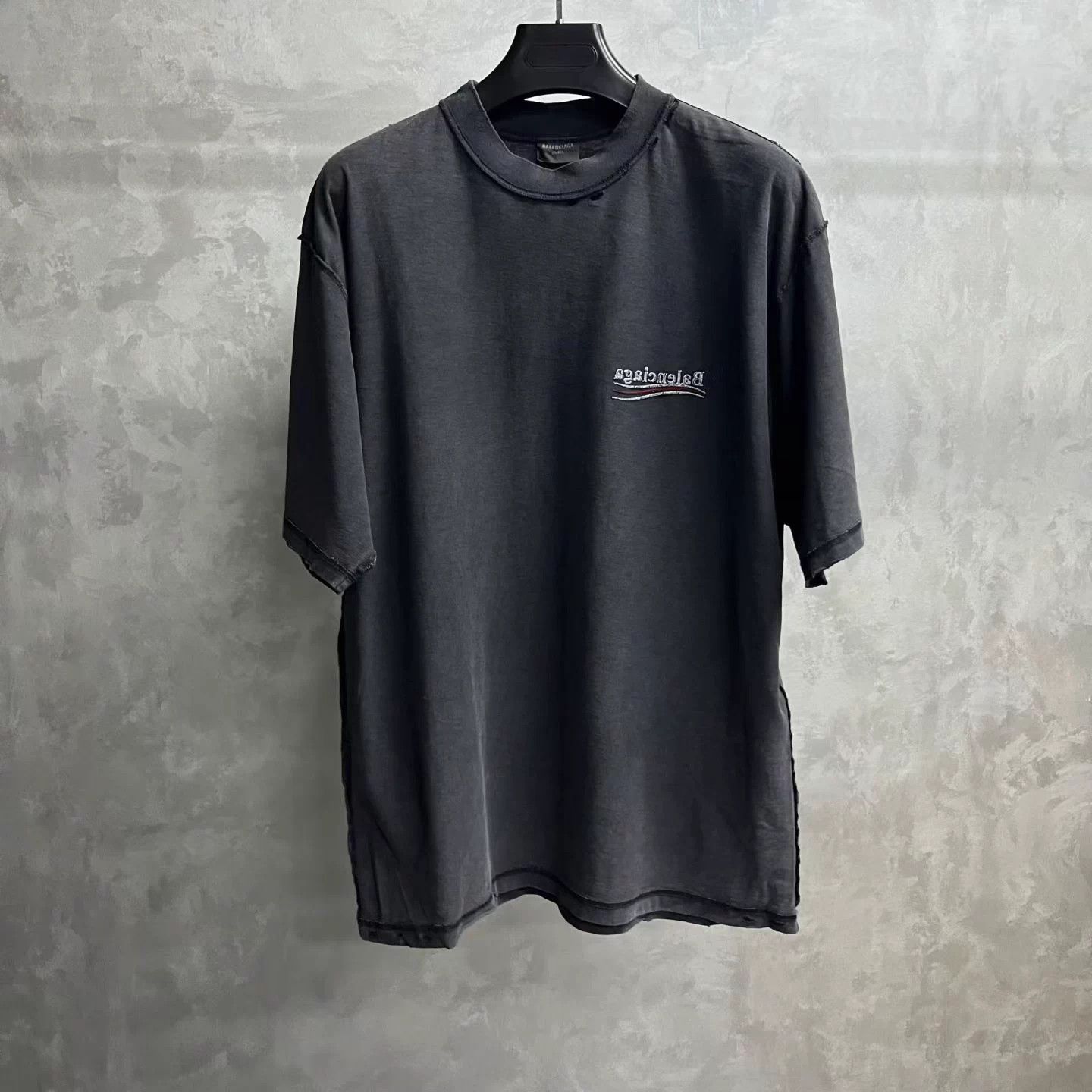 Balenciaga Balenciaga Black Logo Crew Short-Sleeve Tee M Size M / US 6-8 / IT 42-44 - 1 Thumbnail