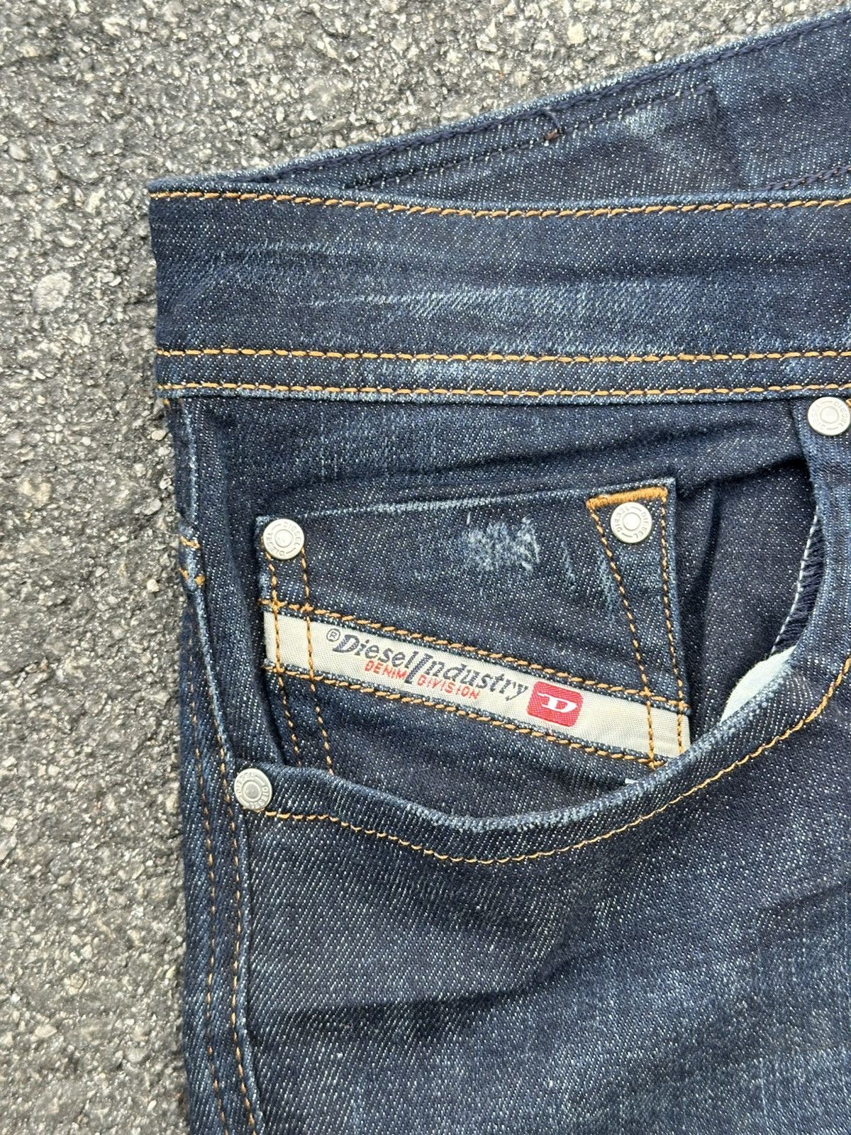 Diesel DIESEL 'Only The Brave' - MENS VINTAGE BLUE DENIM JEANS. Size US 30 / EU 46 - 10 Thumbnail