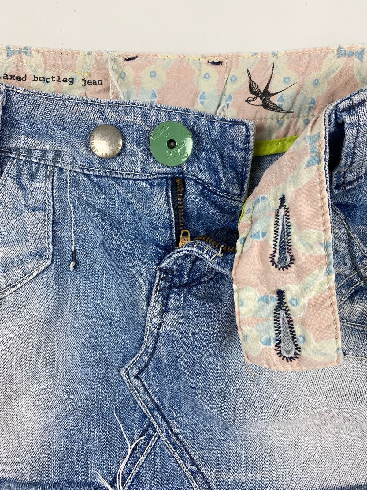 River Island Y2K Vintage River Island Distressed Washed Denim Mini Skirt Size 27" / US 4 / IT 40 - 3 Thumbnail
