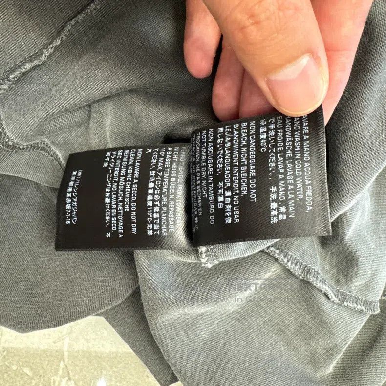 Balenciaga Balenciaga Washed distressed short-sleeved T-shirt Size L / US 10 / IT 46 - 7 Thumbnail