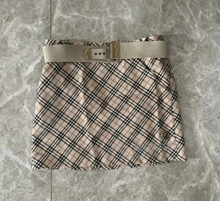 Burberry Burberry Khaki Wool Blend Short Skirt. Size 23" - 1 Thumbnail
