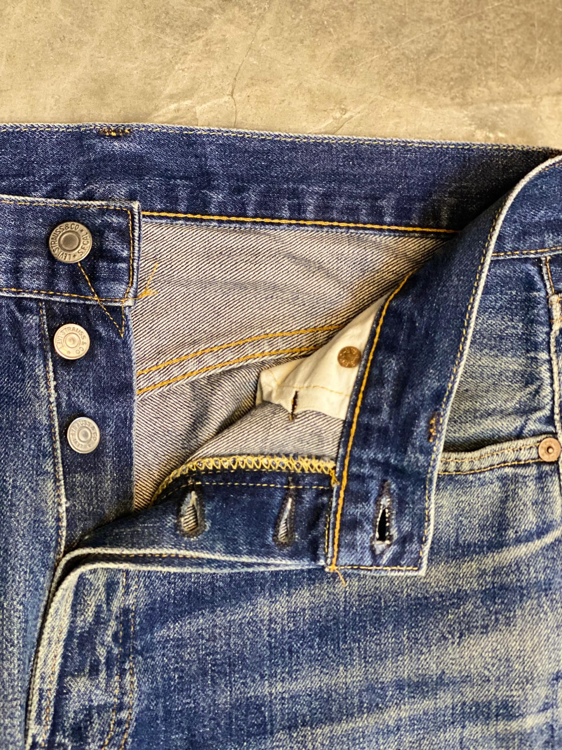 Levi's VINTAGE LEVIS 501XX 90S BUTTON 555 BIG E SELVEDGE Size US 30 / EU 46 - 4 Thumbnail