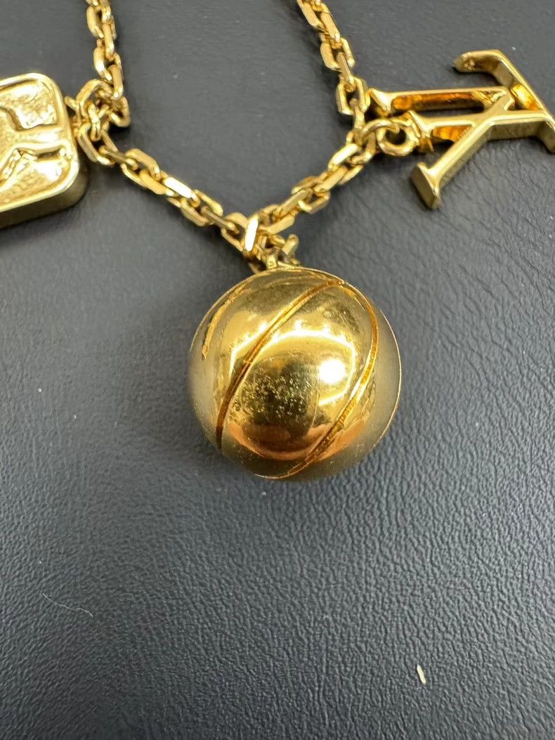 Louis Vuitton Louis Vuitton NBA necklace Size ONE SIZE - 3 Thumbnail