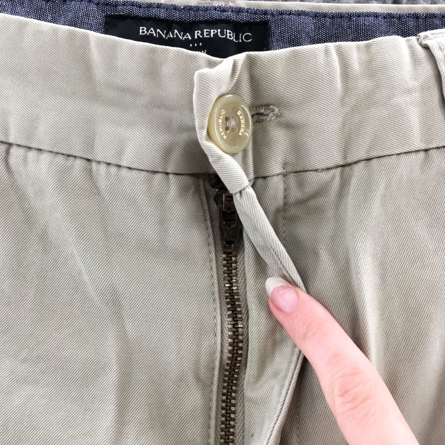 Banana Republic Banana Republic Gavin Chino Pants Men 30x30 Beige Cotton Mid Rise Regular Inseam 29 Chino Pants Mens Beige Cotton Vintage: No Size US 30 / EU 46 - 3 Thumbnail